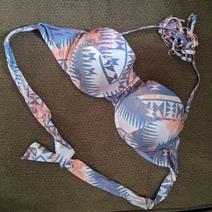 🔹️ Volcom swim top